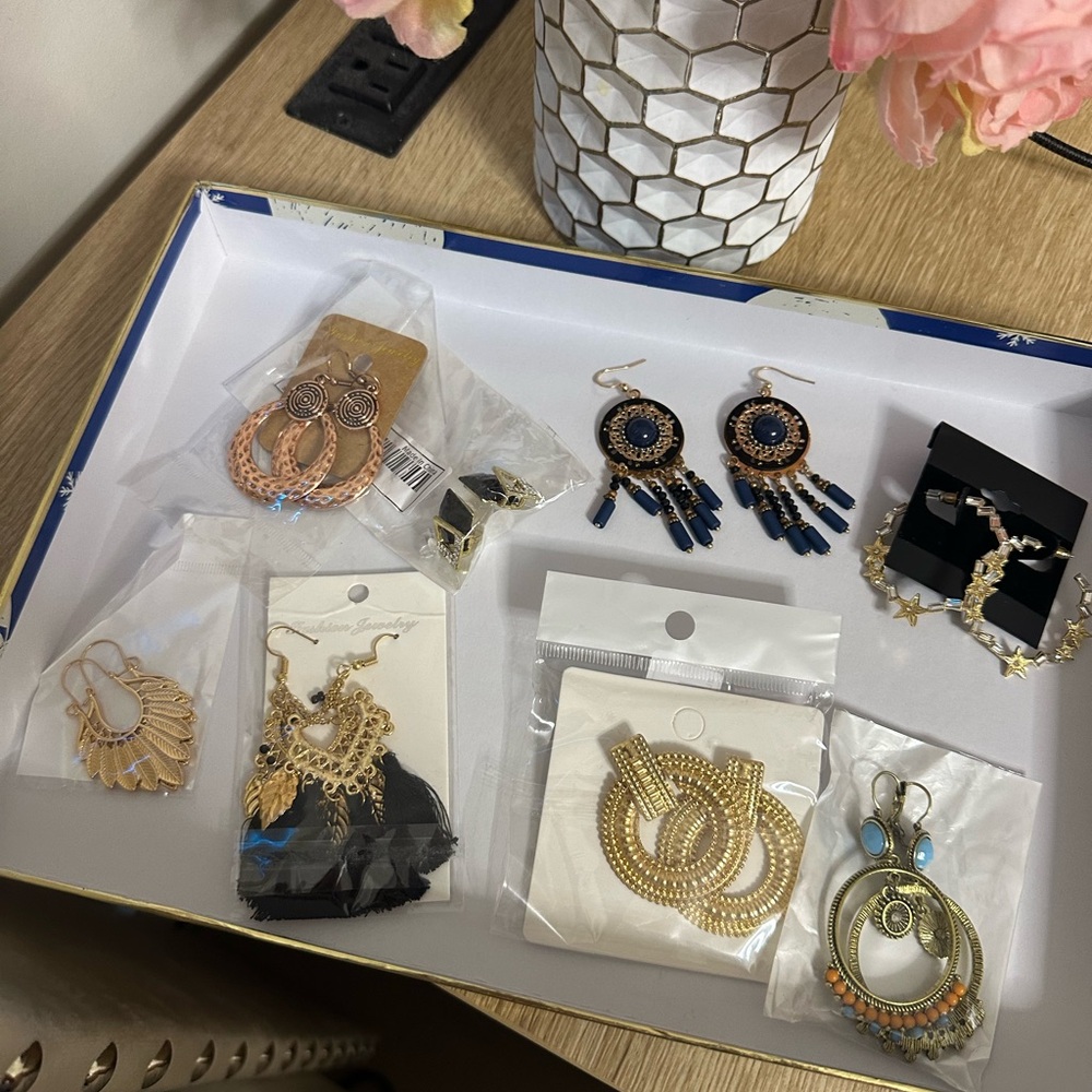Elegant Gold black  Earrings Set set of 8 NEW